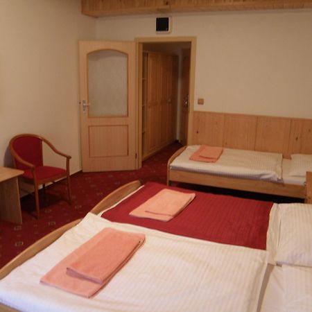 Sport-V-Hotel Hrotovice Zewnętrze zdjęcie