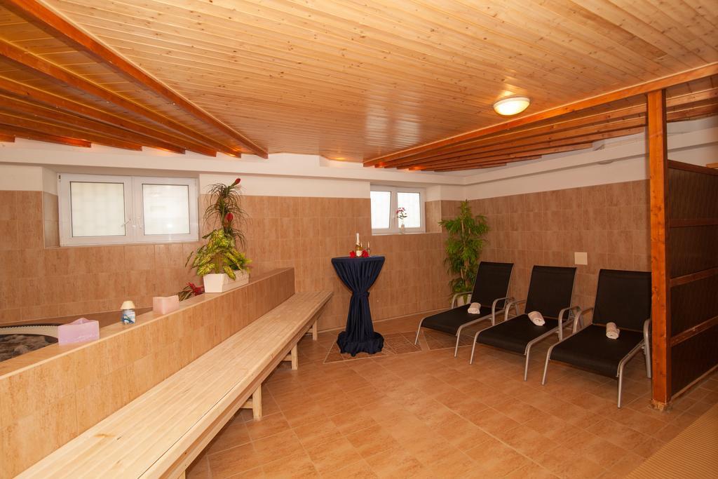 Sport-V-Hotel Hrotovice Zewnętrze zdjęcie