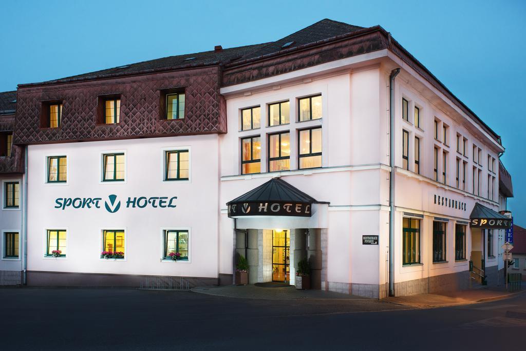 Sport-V-Hotel Hrotovice Zewnętrze zdjęcie
