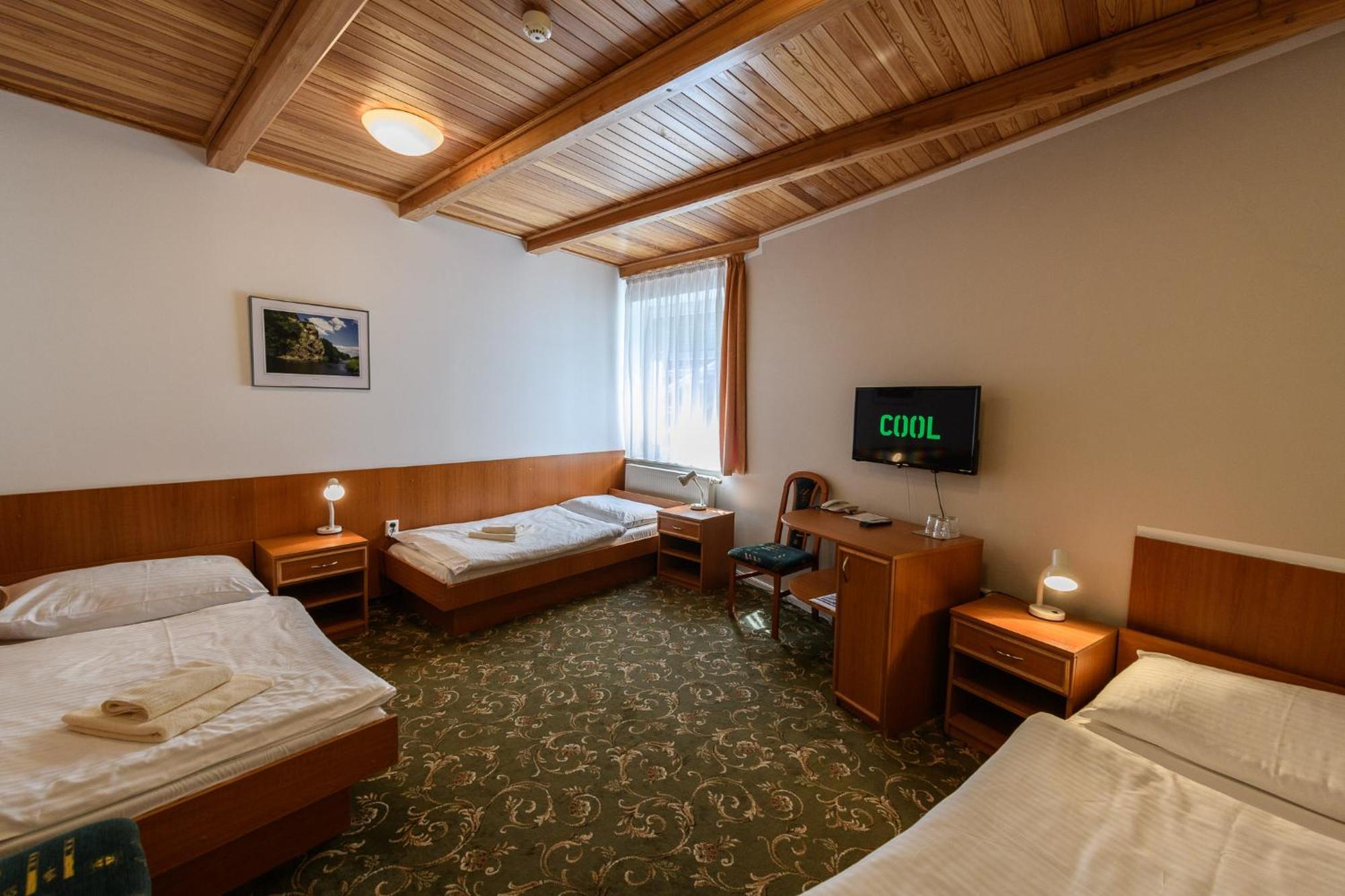 Sport-V-Hotel Hrotovice Zewnętrze zdjęcie