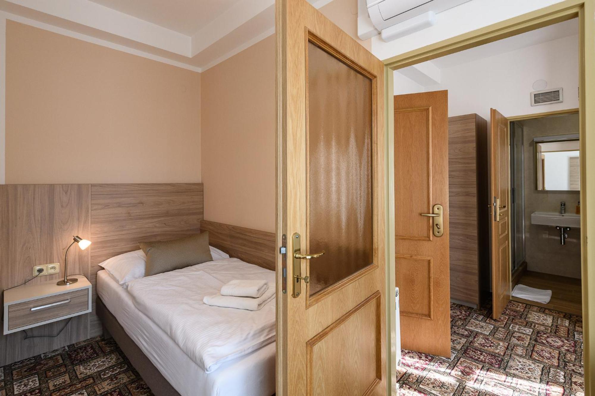 Sport-V-Hotel Hrotovice Zewnętrze zdjęcie