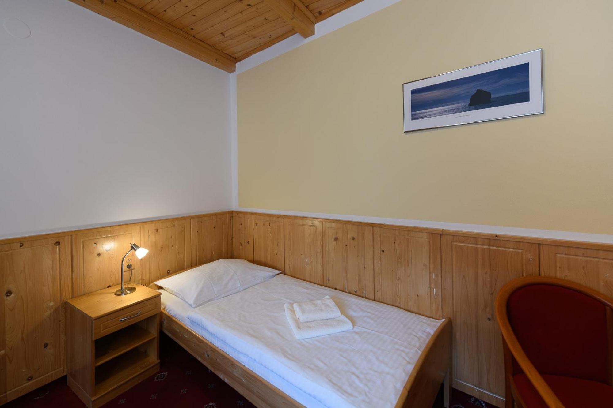 Sport-V-Hotel Hrotovice Zewnętrze zdjęcie