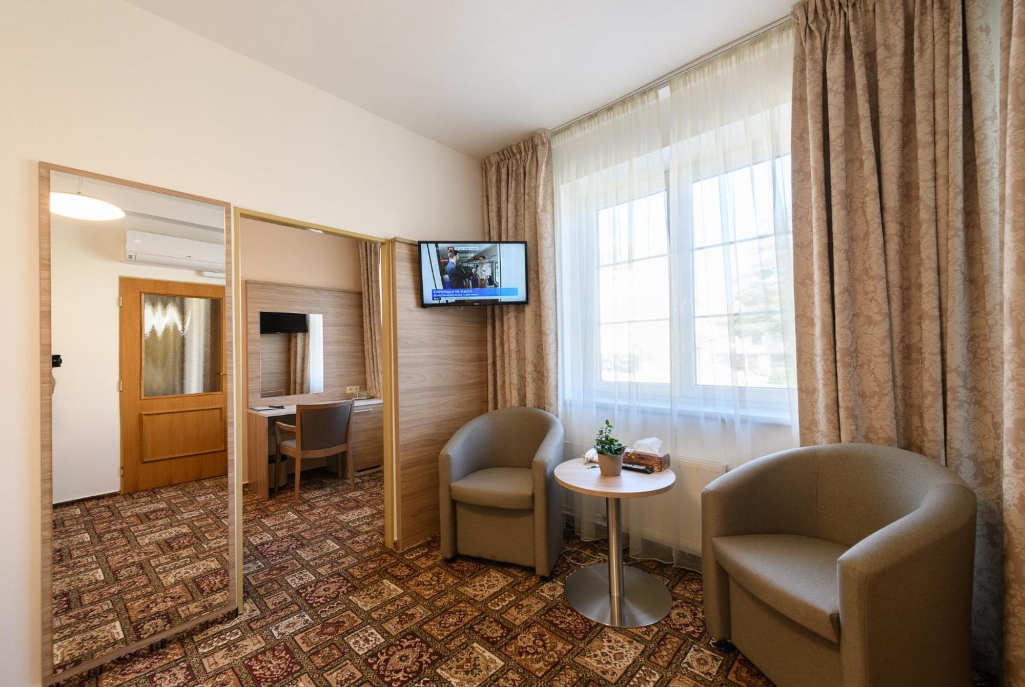 Sport-V-Hotel Hrotovice Zewnętrze zdjęcie