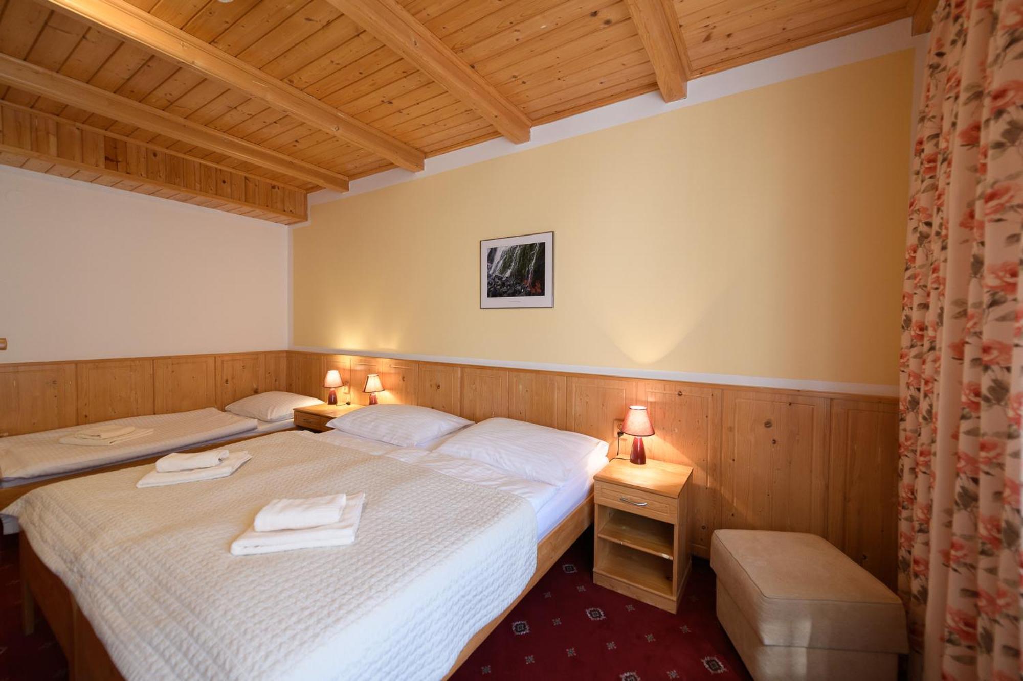 Sport-V-Hotel Hrotovice Zewnętrze zdjęcie