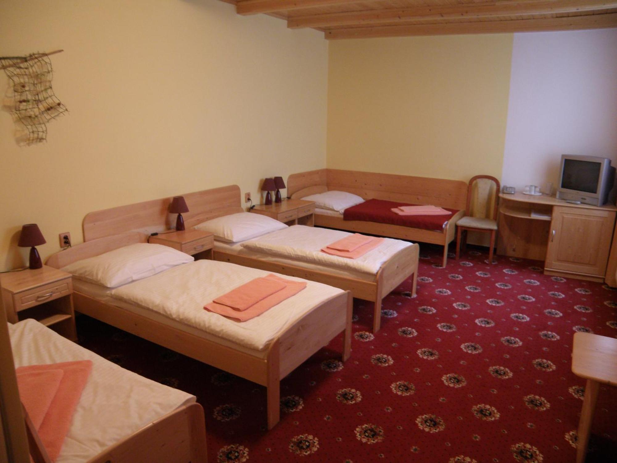 Sport-V-Hotel Hrotovice Zewnętrze zdjęcie