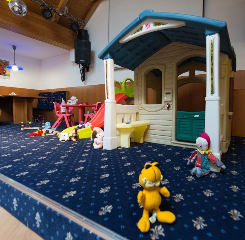 Sport-V-Hotel Hrotovice Zewnętrze zdjęcie