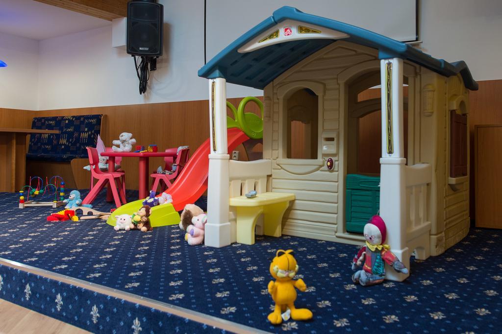 Sport-V-Hotel Hrotovice Zewnętrze zdjęcie