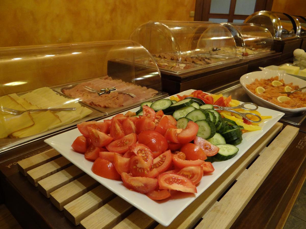Sport-V-Hotel Hrotovice Zewnętrze zdjęcie