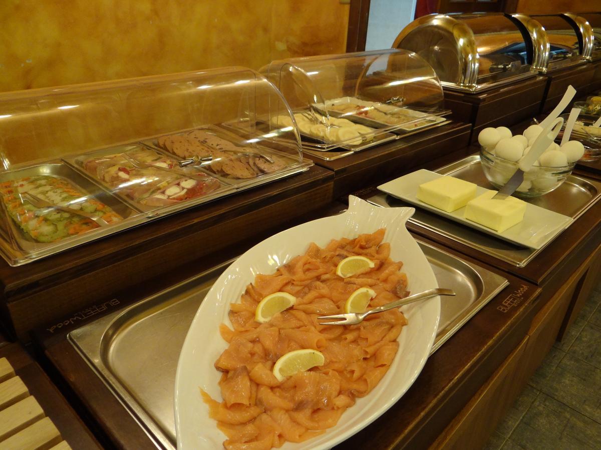 Sport-V-Hotel Hrotovice Zewnętrze zdjęcie