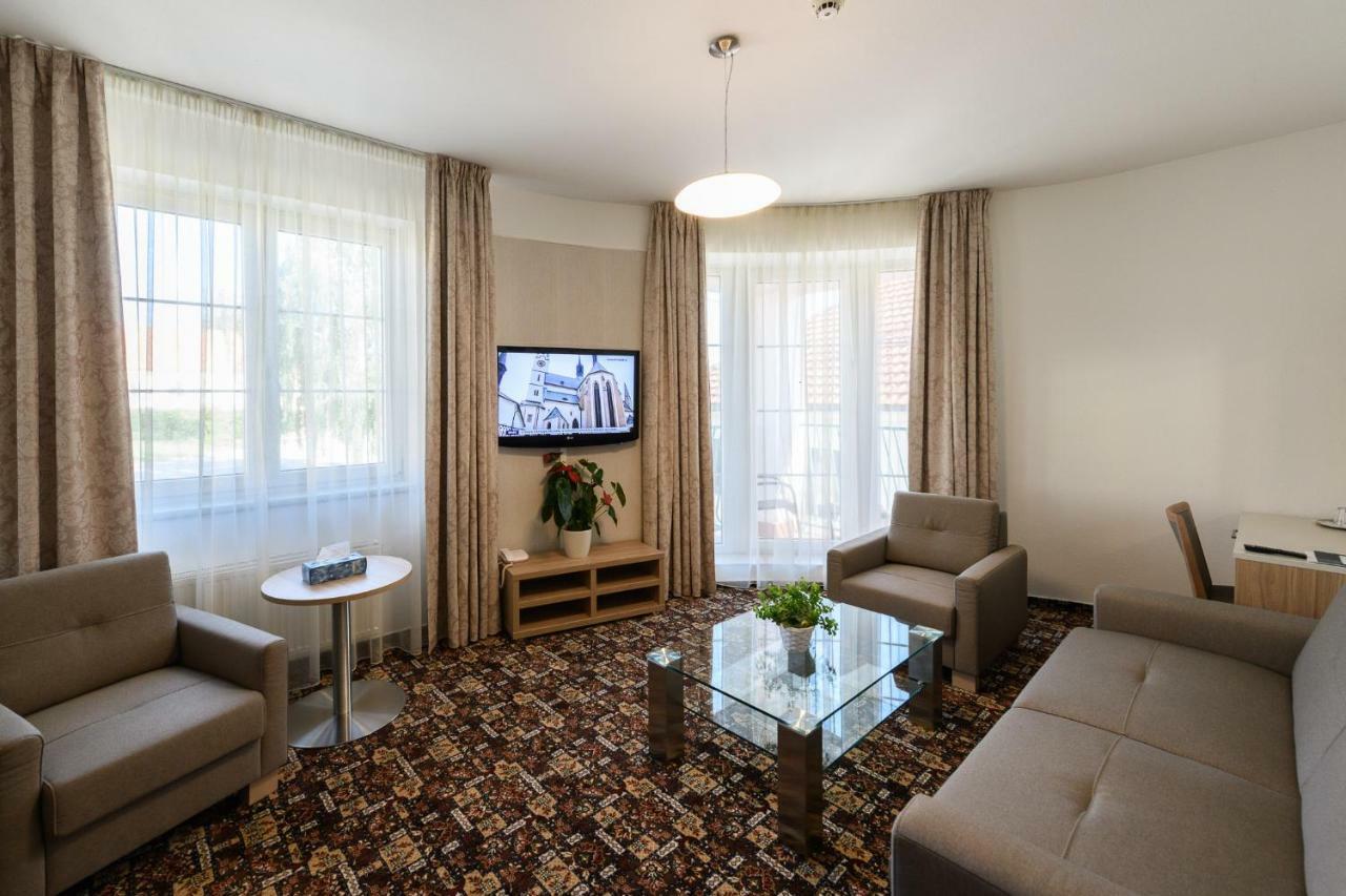 Sport-V-Hotel Hrotovice Zewnętrze zdjęcie